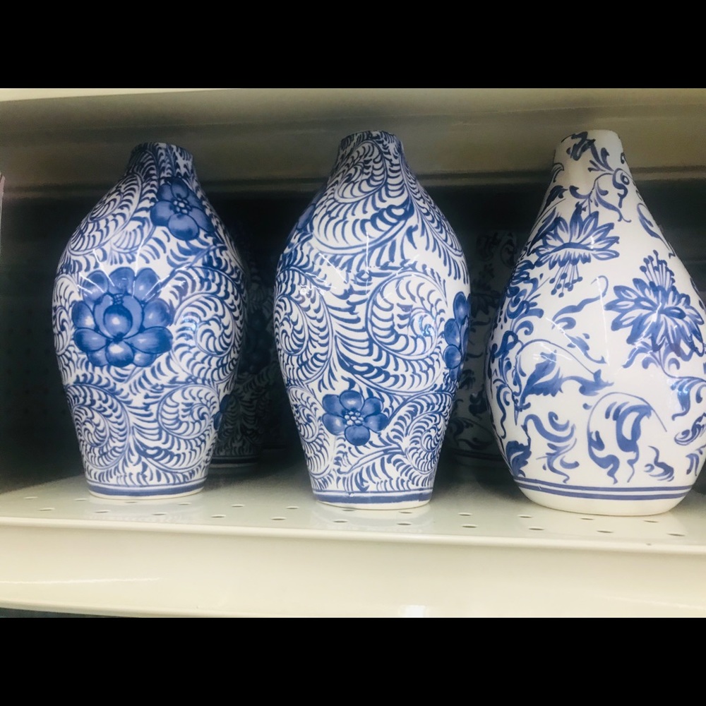 Vases blue and white design